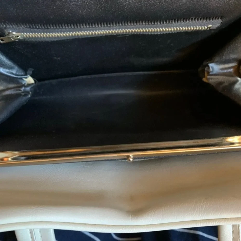 Vintage 1960s Carpet Bag Needlepoint Floral Handbag - Picture 10 of 11